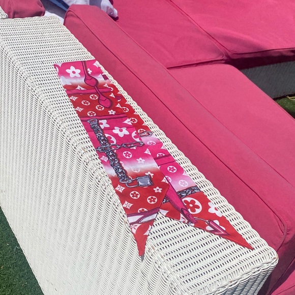 Stylish Edge Scarf - Picture 2 of 3